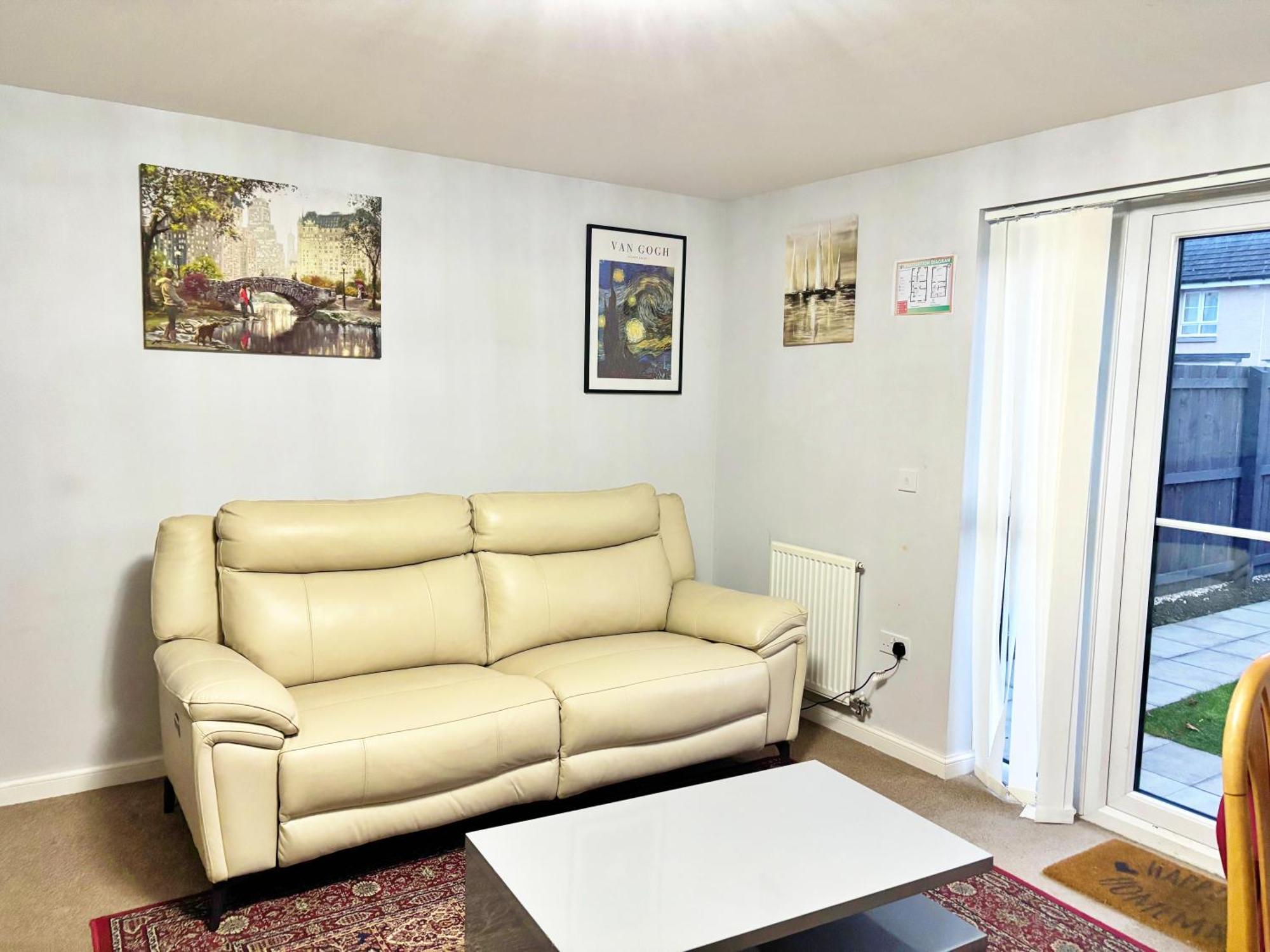 Vakantiehuis Newbuild - 3 Bedrooms, 2 Baths,5 Mins From Airport *