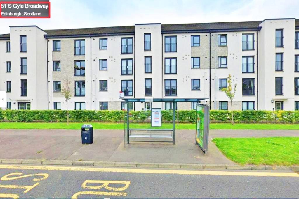 Ferienhaus Newbuild - 3 Bedrooms, 2 Baths,5 Mins From Airport EDI