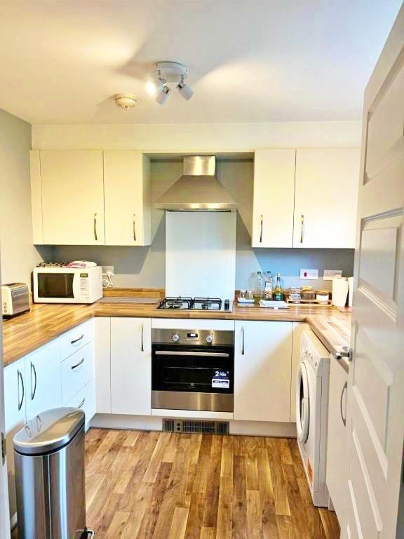 Newbuild - 3 Bedrooms, 2 Baths,5 Mins From Airport Ferienhaus EDI