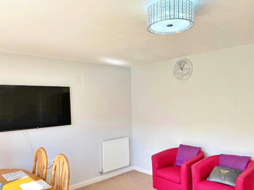 Newbuild - 3 Bedrooms, 2 Baths,5 Mins From Airport EDI